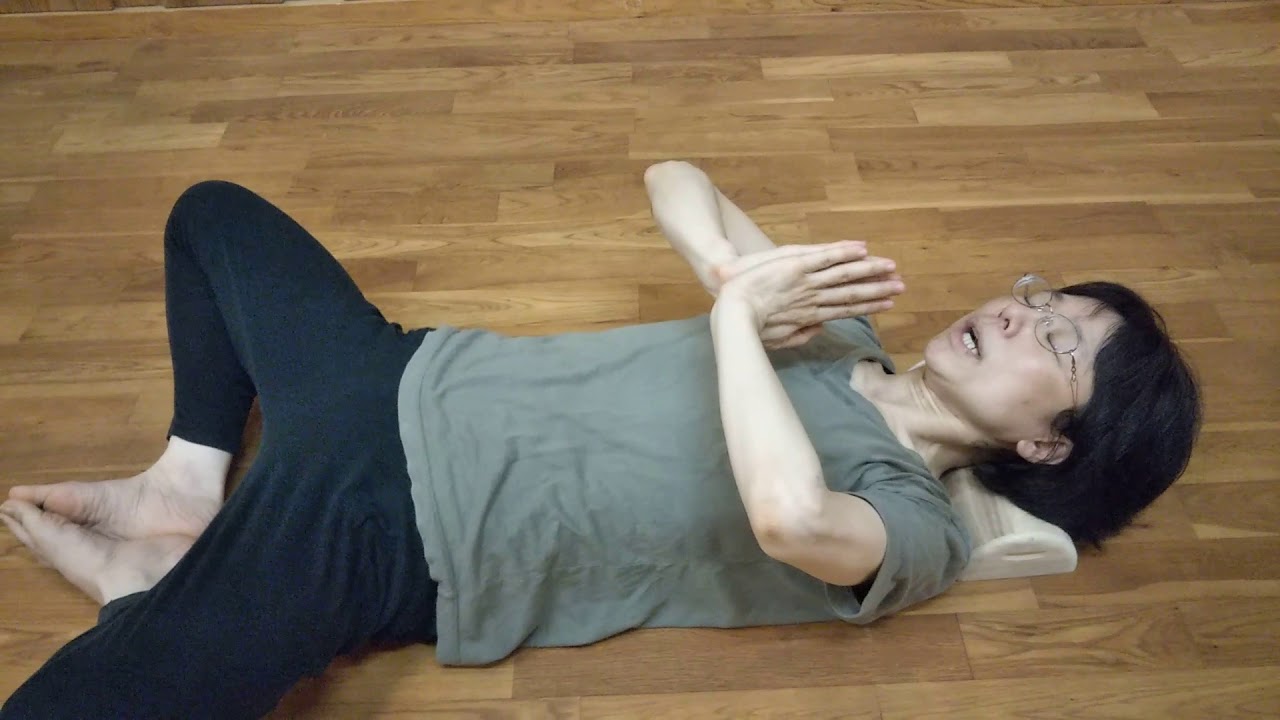 西式健康法  合掌合踵運動